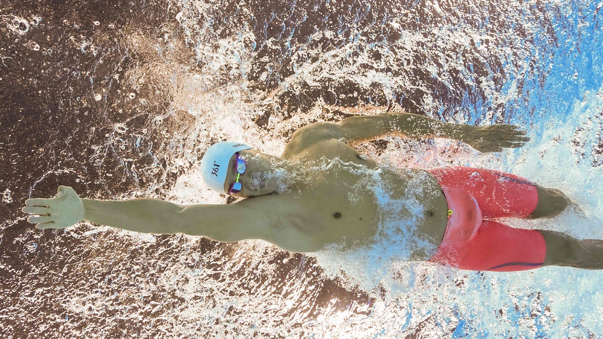 乐鱼体育下载入口-纵深跑位打通禁区切入路线，纵深线是什么意思